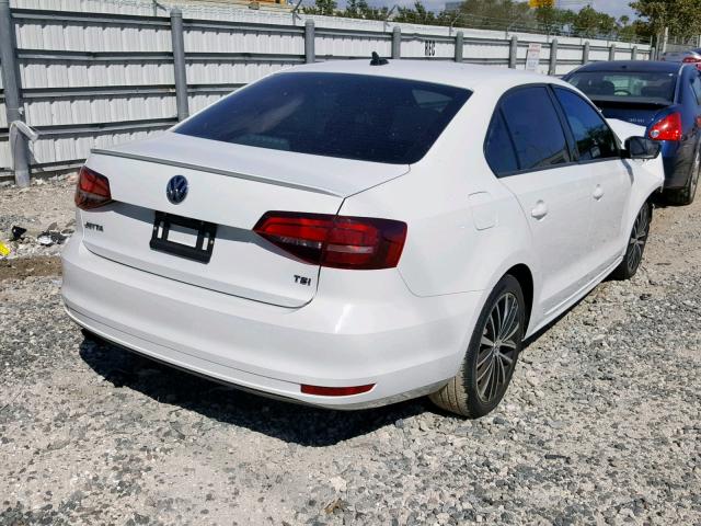 3VWD17AJ2HM307755 - 2017 VOLKSWAGEN JETTA SPOR WHITE photo 4