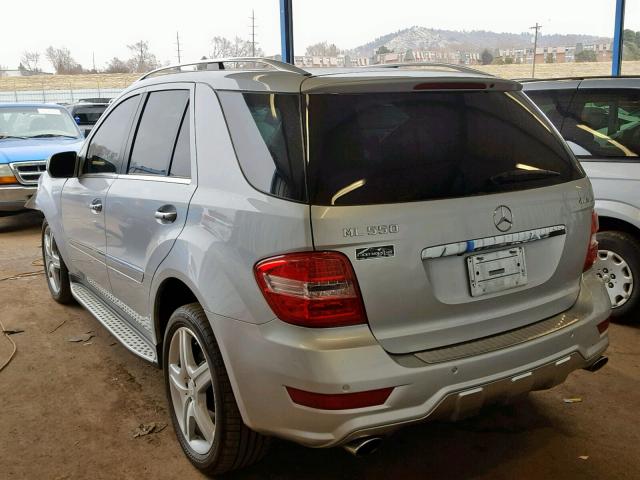 4JGBB7CBXAA612397 - 2010 MERCEDES-BENZ ML 550 4MA SILVER photo 3