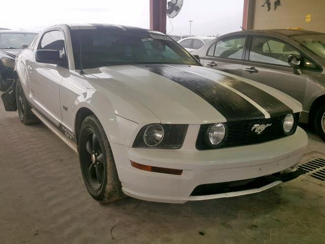 1ZVHT82HX65146233 - 2006 FORD MUSTANG GT WHITE photo 1