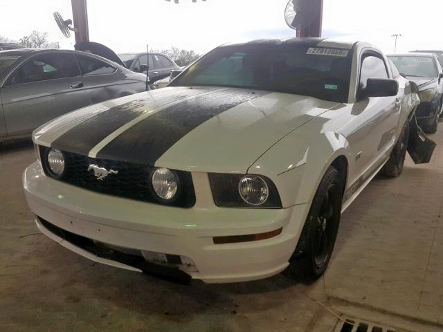 1ZVHT82HX65146233 - 2006 FORD MUSTANG GT WHITE photo 2