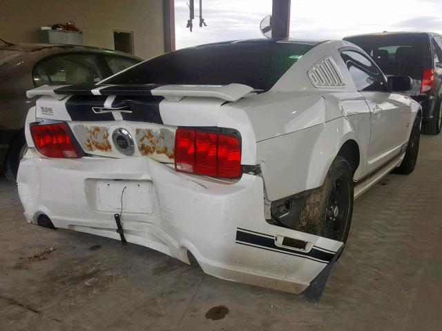 1ZVHT82HX65146233 - 2006 FORD MUSTANG GT WHITE photo 4