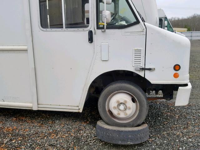 4UZAAPDU38CZ83723 - 2008 FREIGHTLINER CHASSIS M WHITE photo 9