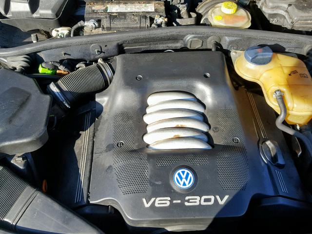 WVWEH63B11E007669 - 2001 VOLKSWAGEN PASSAT GLX 蓝色 照片 7