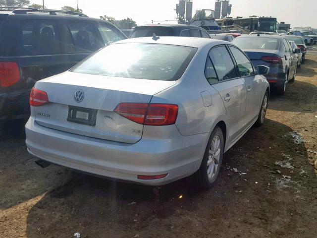 3VWD17AJ5FM254885 - 2015 VOLKSWAGEN JETTA SE SILVER photo 4