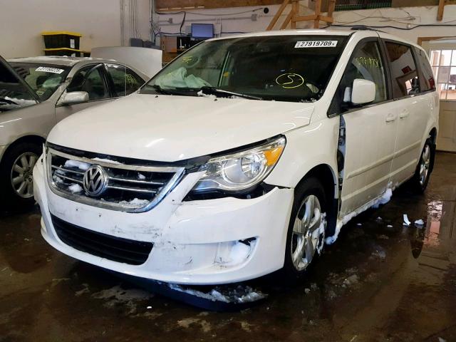 2V4RW3DG5BR626172 - 2011 VOLKSWAGEN ROUTAN SE WHITE photo 2