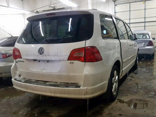 2V4RW3DG5BR626172 - 2011 VOLKSWAGEN ROUTAN SE WHITE photo 4