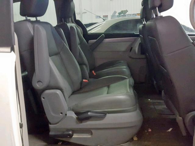 2V4RW3DG5BR626172 - 2011 VOLKSWAGEN ROUTAN SE WHITE photo 6