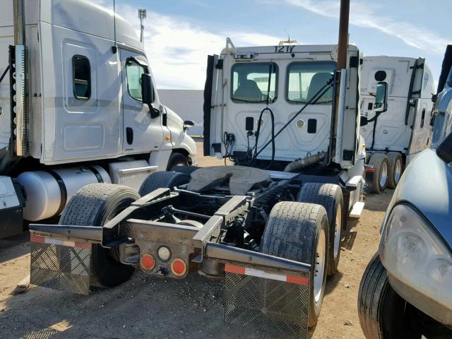 1FUJGBDV0CLBD8617 - 2012 FREIGHTLINER CASCADIA 1 WHITE photo 4