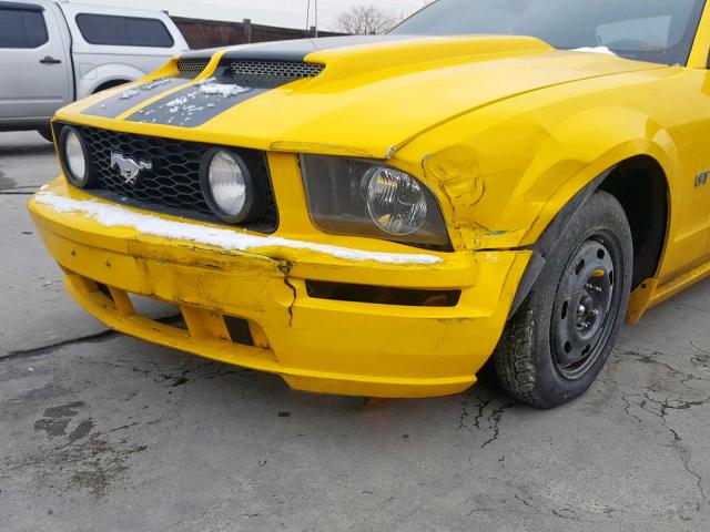 1ZVHT85HX55234029 - 2005 FORD MUSTANG GT YELLOW photo 9