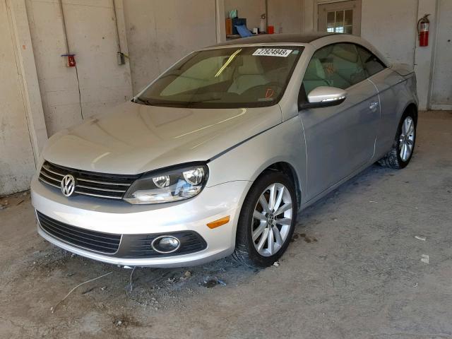 WVWBW7AH8CV001344 - 2012 VOLKSWAGEN EOS KOMFOR SILVER photo 2