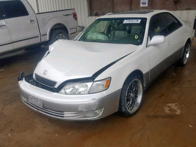 JT8BF22G5V5011730 - 1997 LEXUS ES 300 WHITE photo 2