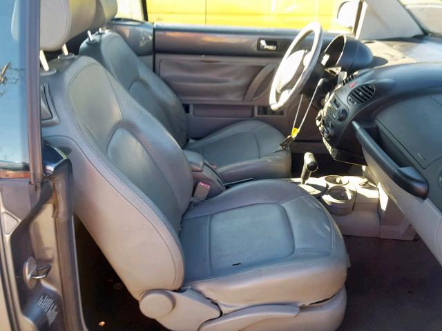 3VWCM31Y24M347952 - 2004 VOLKSWAGEN NEW BEETLE Сұр фото 5