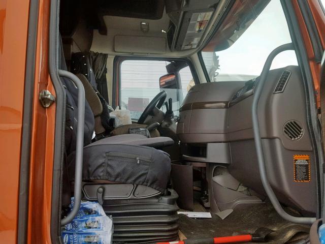 4V4NC9EJ2GN960909 - 2016 VOLVO VN VNL ORANGE photo 5