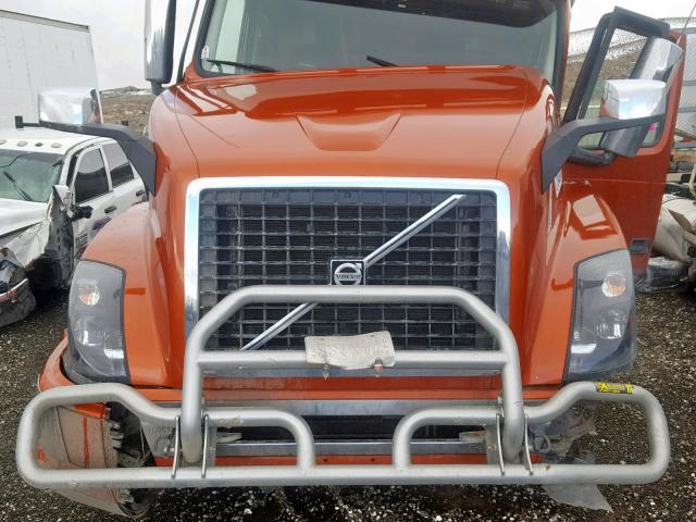 4V4NC9EJ2GN960909 - 2016 VOLVO VN VNL ORANGE photo 7