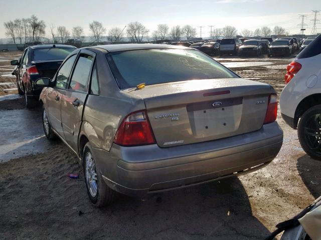 1FAFP34N55W117466 - 2005 FORD FOCUS ZX4 GOLD photo 3