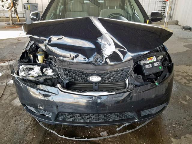 KNAFU4A26D5652956 - 2013 KIA FORTE EX BLACK photo 7