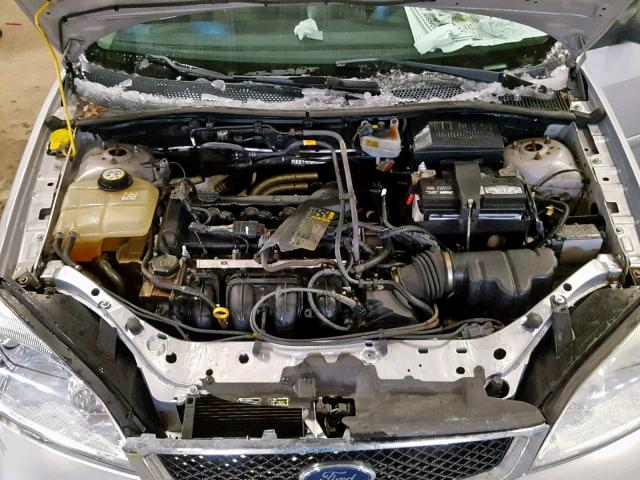 1FAHP34N66W246066 - 2006 FORD FOCUS ZX4 GRAY photo 7