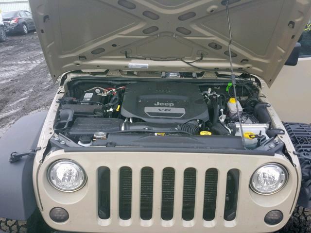 1C4HJWDG8HL734924 - 2017 JEEP WRANGLER U TAN photo 7