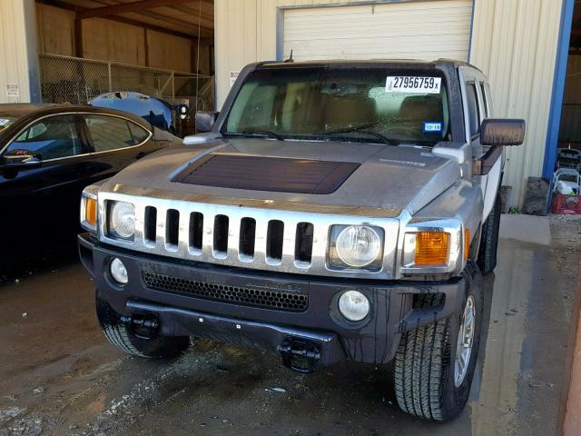 5GTDN136768290815 - 2006 HUMMER H3 SILVER photo 2