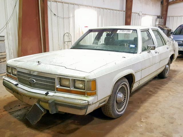 2FABP74F0KX101447 - 1989 FORD CROWN VICT WHITE photo 2