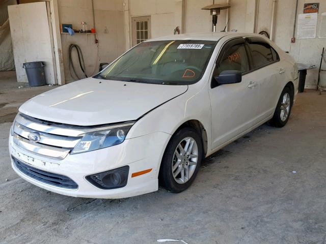 3FAHP0GA6AR423962 - 2010 FORD FUSION S WHITE photo 2