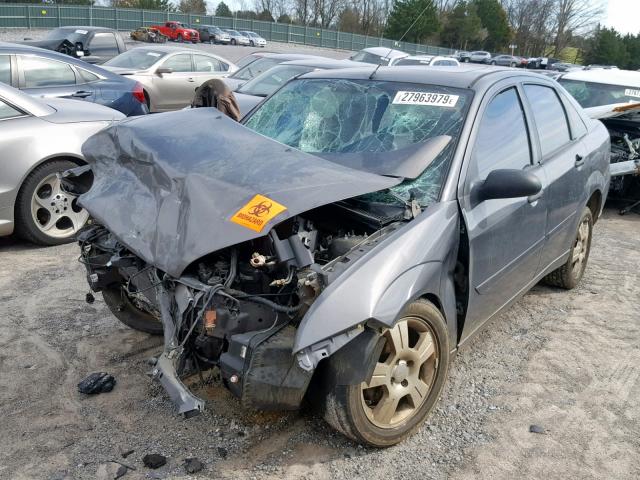1FAFP34NX7W118082 - 2007 FORD FOCUS ZX4 GRAY photo 2