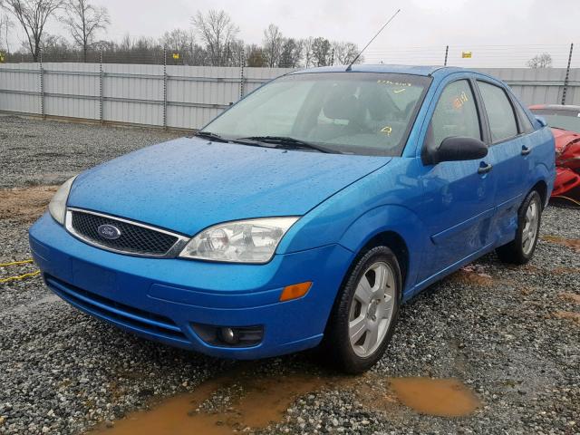 1FAHP34N17W261821 - 2007 FORD FOCUS ZX4 BLUE photo 2