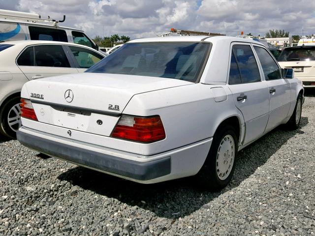 WDBEA28E1PB963744 - 1993 MERCEDES-BENZ 300 E 2.8 WHITE photo 4