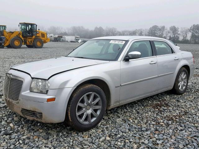 2C3CA5CV6AH203135 - 2010 CHRYSLER 300 TOURIN SILVER photo 2