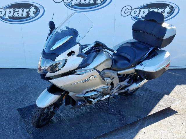 WB1061203CZZ22471 - 2012 BMW K1600 GTL SILVER photo 2