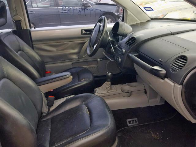 3VWCD21C7YM465760 - 2000 VOLKSWAGEN NEW BEETLE Silber Foto 5