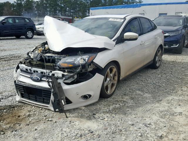 1FAHP3J20CL287641 - 2012 FORD FOCUS TITA WHITE photo 2