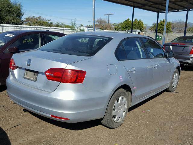 3VW1K7AJXDM272070 - 2013 VOLKSWAGEN JETTA BASE Արծաթագույն լուսանկար 4