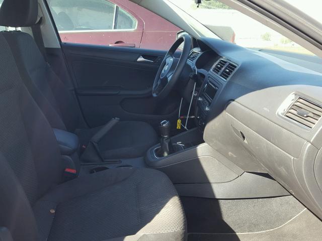 3VW1K7AJXDM272070 - 2013 VOLKSWAGEN JETTA BASE Արծաթագույն լուսանկար 5