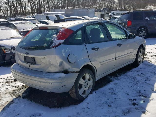 1FAHP37N77W129190 - 2007 FORD FOCUS ZX5 SILVER photo 4