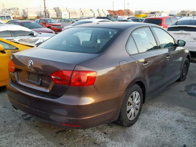3VW2K7AJ1EM391843 - 2014 VOLKSWAGEN JETTA BASE BROWN photo 4