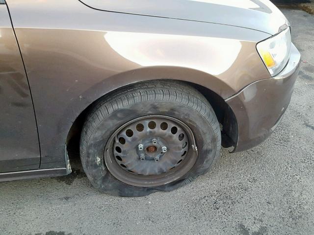 3VW2K7AJ1EM391843 - 2014 VOLKSWAGEN JETTA BASE BROWN photo 9