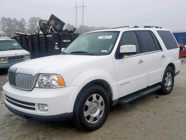 5LMFU28545LJ03365 - 2005 LINCOLN NAVIGATOR WHITE photo 2