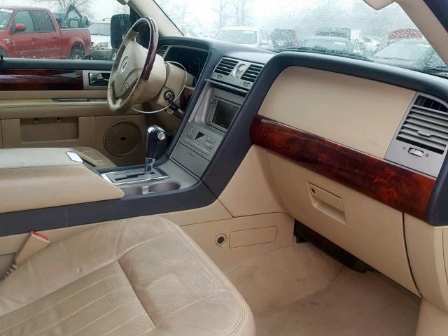 5LMFU28545LJ03365 - 2005 LINCOLN NAVIGATOR WHITE photo 5