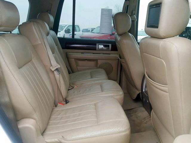 5LMFU28545LJ03365 - 2005 LINCOLN NAVIGATOR WHITE photo 6