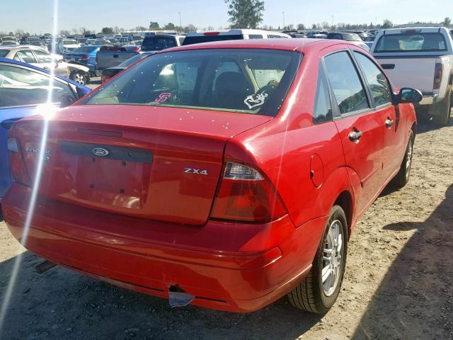 1FAFP34N75W247538 - 2005 FORD FOCUS ZX4 RED photo 4