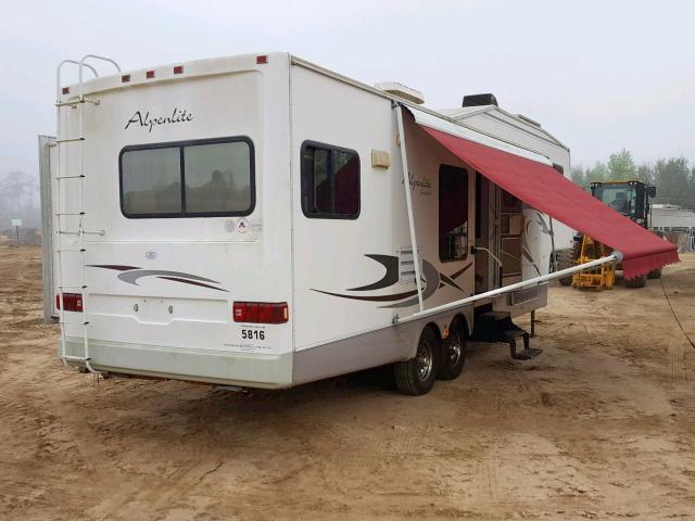 1W53ATR2X4Y034393 - 2004 WEST 5THWHEELRV WHITE photo 4