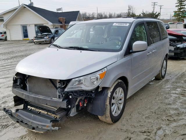 2C4RVABG8CR240822 - 2012 VOLKSWAGEN ROUTAN SE SILVER photo 2