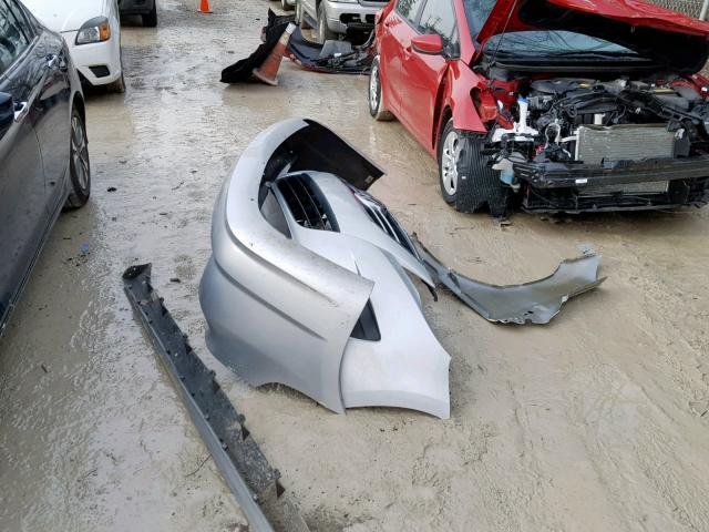 2C4RVABG8CR240822 - 2012 VOLKSWAGEN ROUTAN SE SILVER photo 9