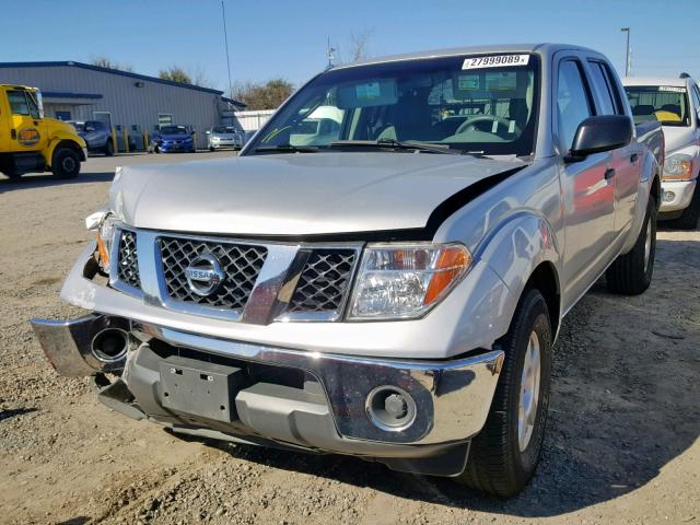 1N6AD07U67C423642 - 2007 NISSAN FRONTIER C SILVER photo 2