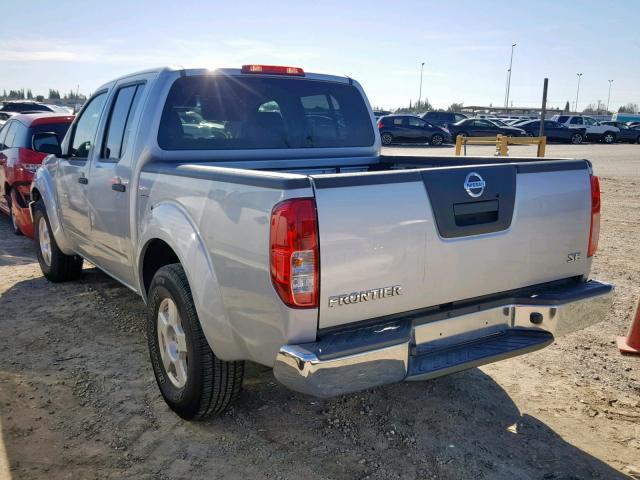 1N6AD07U67C423642 - 2007 NISSAN FRONTIER C SILVER photo 3