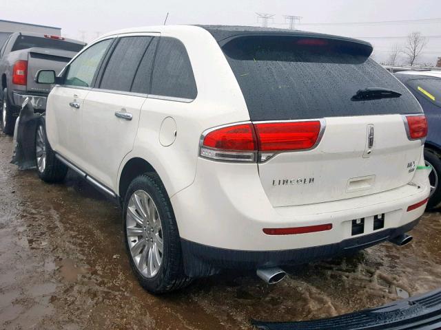 2LMDJ8JKXDBL17026 - 2013 LINCOLN MKX WHITE photo 3