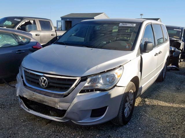 2V8HW44169R559569 - 2009 VOLKSWAGEN ROUTAN S SILVER photo 2