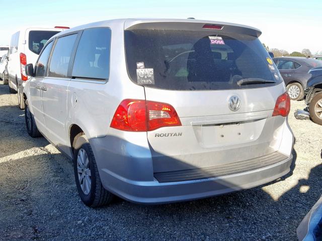 2V8HW44169R559569 - 2009 VOLKSWAGEN ROUTAN S SILVER photo 3