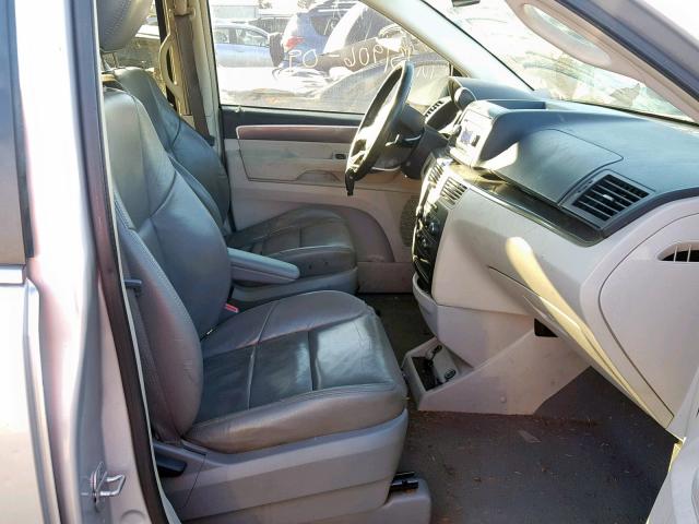 2V8HW44169R559569 - 2009 VOLKSWAGEN ROUTAN S SILVER photo 5